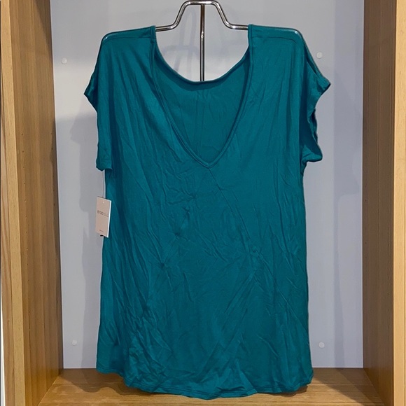 Beyond Yoga Slinky Flare Back Tee - Picture 1 of 9